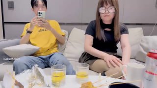 【#瘦子探花梦幻馆】12-14 良家眼镜女返场，美酒佳肴共进夜宵，欲拒还迎间推倒脱光，骚气逼人真淫荡