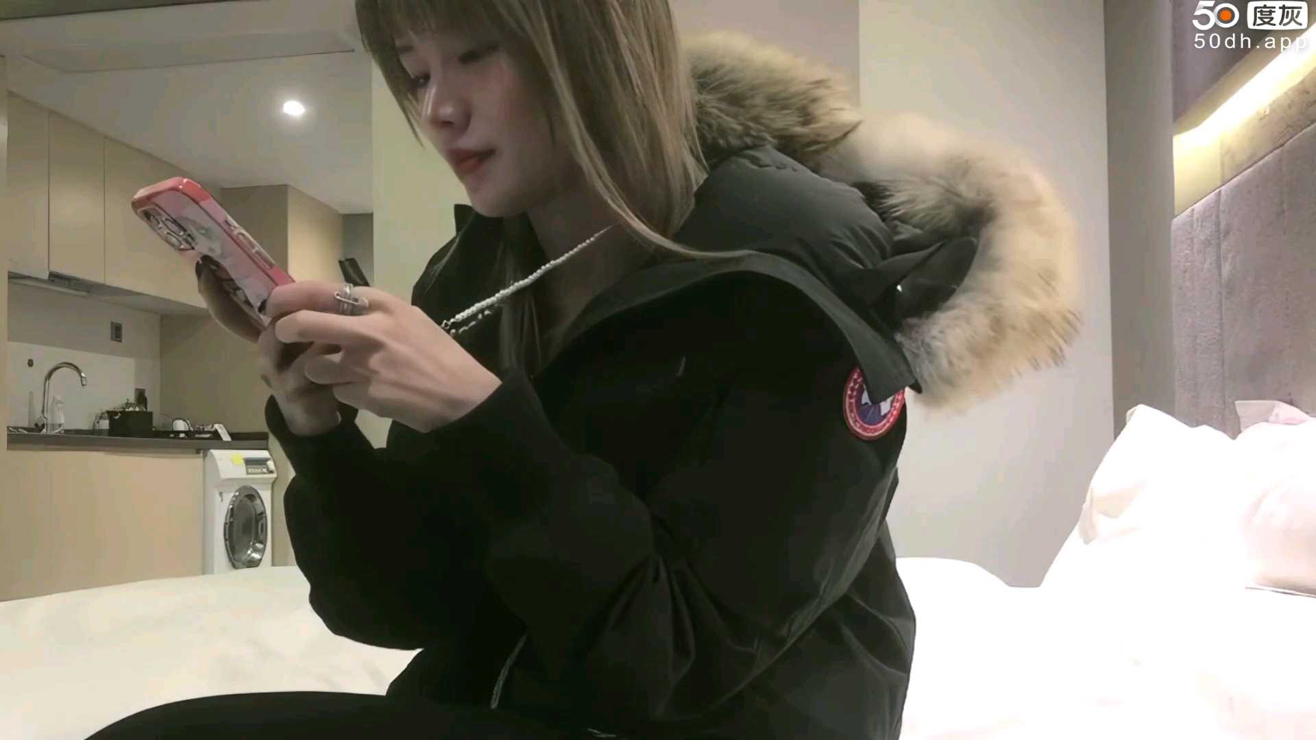 【李寻欢探花】高颜值黑色外套大奶妹子，黑色网袜特写手指快速扣逼后入猛操1