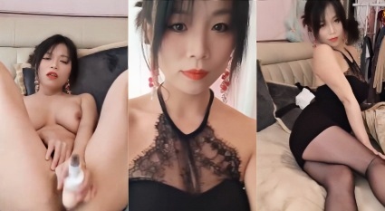 抖音少妇自慰 白虎穴吃着炮机假鸡巴 白丝裸舞插到喷水