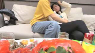 【#瘦子探花梦幻馆】11-16 专攻良家，最近刚聊的眼睛妹妹，扒掉衣服沙发上操，搞起来好骚