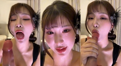 高颜值巨乳黑丝高跟还没脱就柔捏大奶对着镜头晃 自慰直播发湿