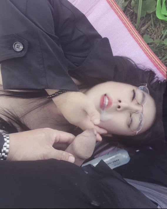 今天带妈妈去户外草原野战，老妈喜欢戴眼睛，看着更有感觉，慢慢户外调教。