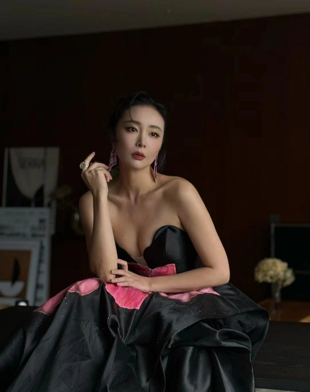 狂飙大嫂明星女演员高叶，家中和酒店自拍自慰视频曝光，附带蕾丝内衣写真视频，狂飙电视剧删减片段 第二部