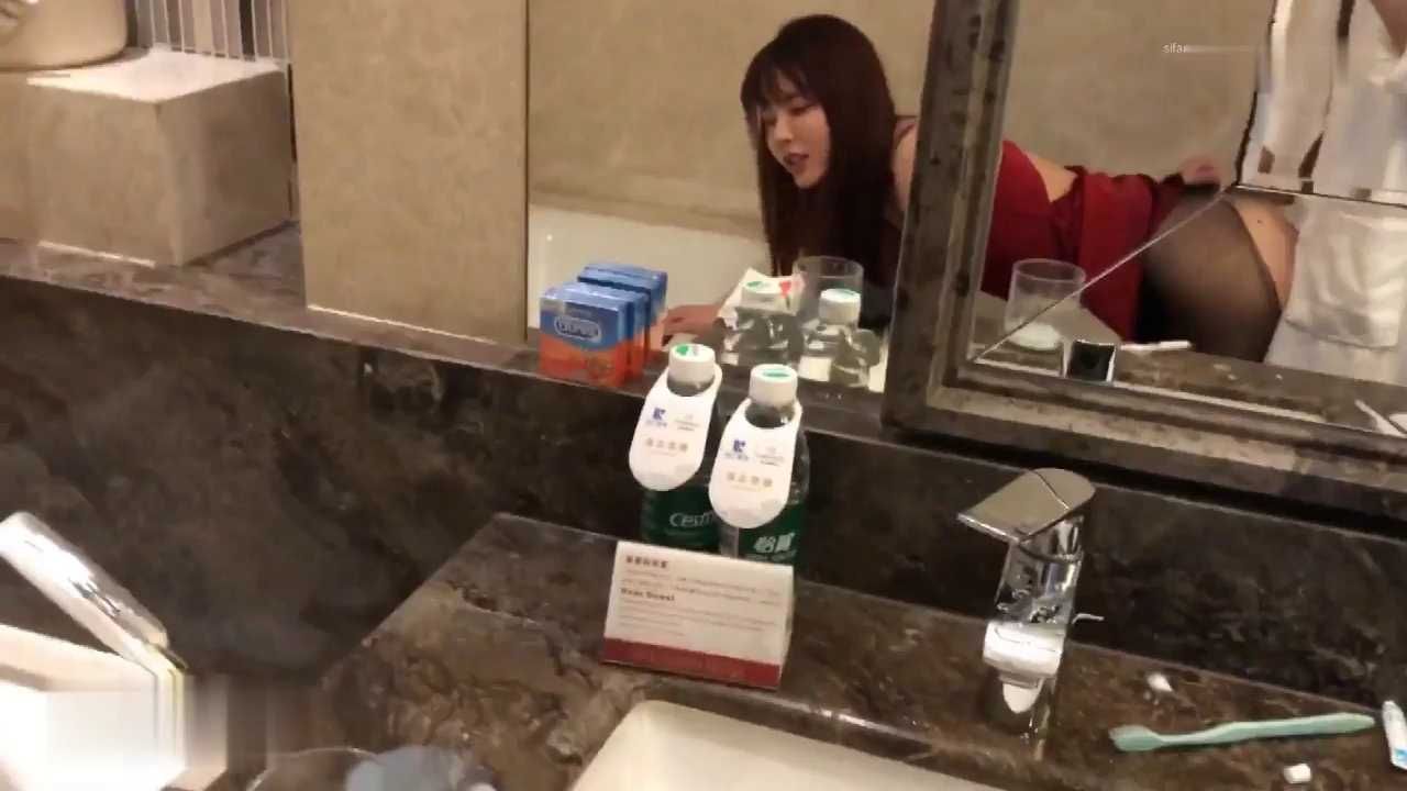 6模特艾小青千元大尺度酒店援交大款，卫生间后入鬼哭狼嚎