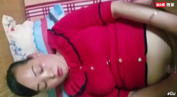 熟女老阿姨偷情被插到大量喷淫水！