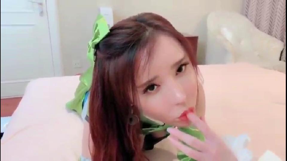 模特艾小青，骚气反差婊 没几个小伙扛得住