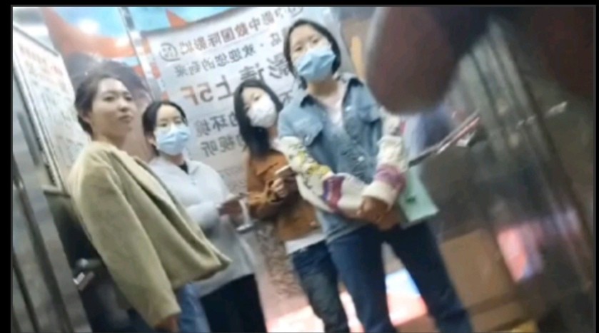 街头遛鸟涂鸦 那里妹子多就在哪里撸