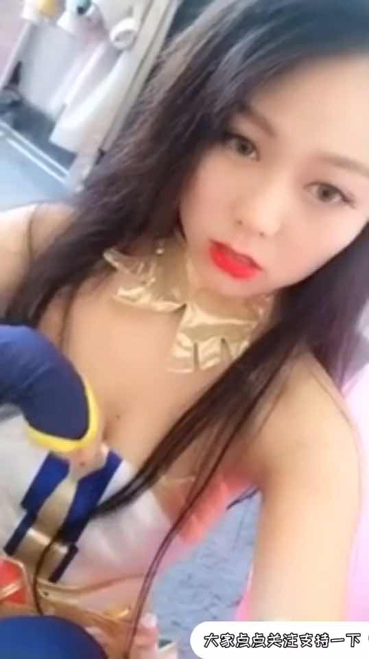 二次元美少女在漫展后台自拍嫩逼逼