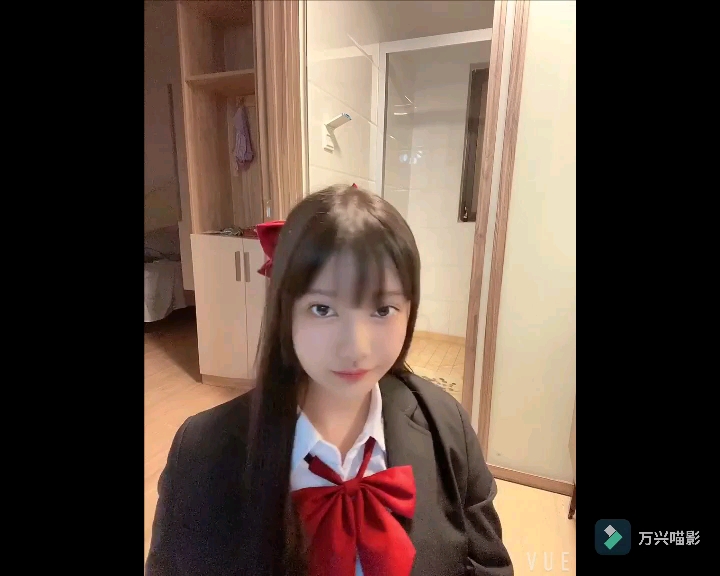 1/2网红小尤奈学生装自卫