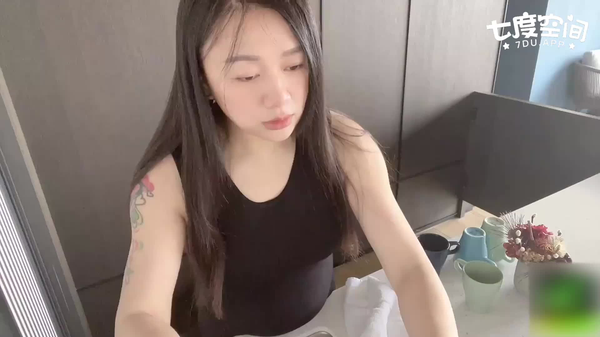 台湾咖啡女店员的诱惑：Swag Daisybaby的搭讪技巧，带你进入激情房间