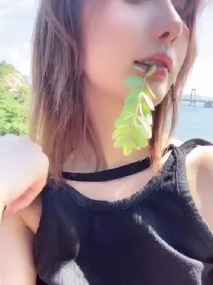 天使面孔，魔鬼身材：名模阿朱，逆天颜值引人倾倒