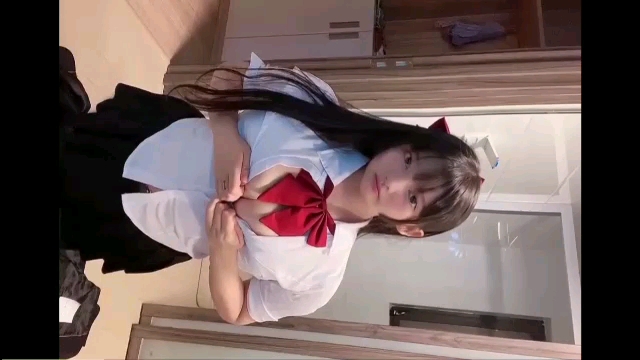 漫展cos小尤奈，清纯JK制服奶大逼粉极品尤物①