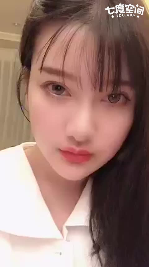 小尤奈 在饭店也要给你们发福利呢