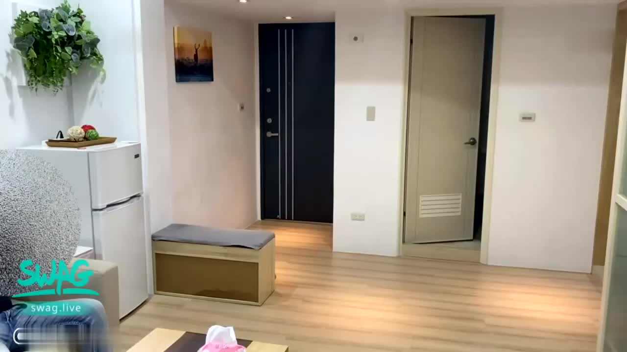 SWAG剧情片COS性感女仆玩偶送餐被色男用时间暂停器暂停
