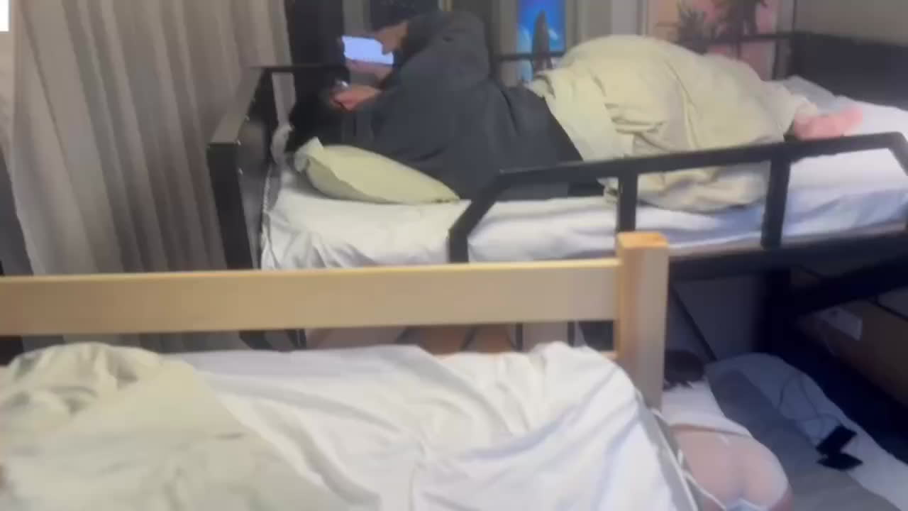 睡我下铺 阿朱