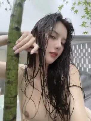 阿朱模特秀：逆天颜值，惊艳视觉的美丽风采