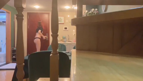 阿朱在家全裸勾引外卖小哥，不停的诱惑