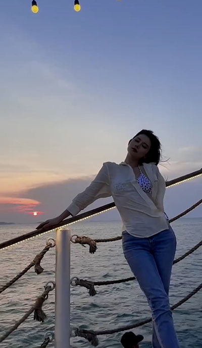 傍晚的海风真舒服 阿朱