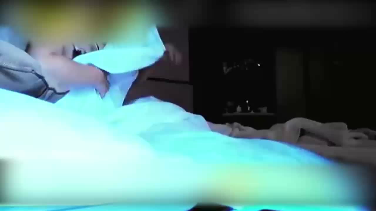 双飞就是要不带套换着操。双飞成都00服装销售妹儿