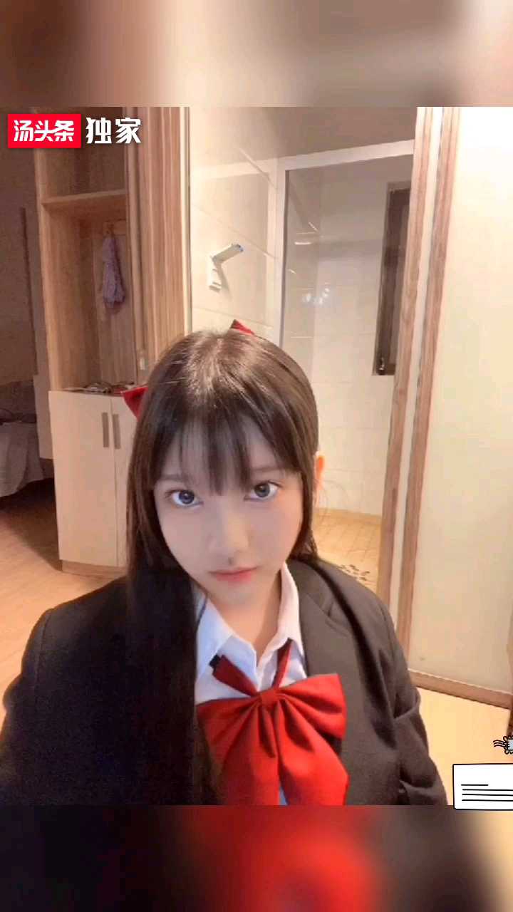 知名漫展巨乳萝莉Cos小尤奈自拍流出，清纯学妹在家用假屌自慰，奶大逼粉实属尤物（上）