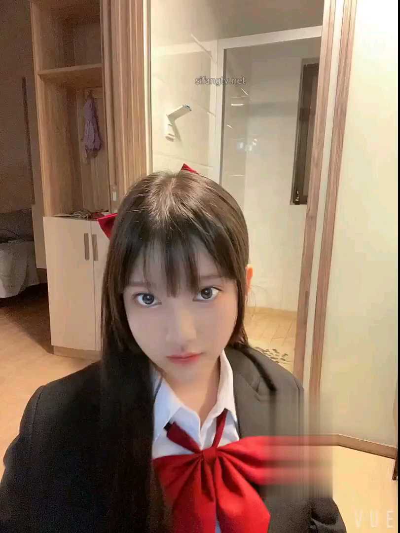 网红小尤奈巨乳自摸视频