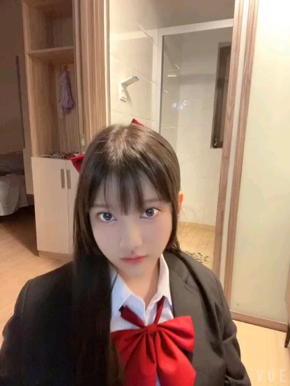 知名漫展小尤奈：巨乳Cos自拍流出，展现清纯学生妹魅力