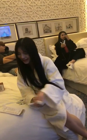 网曝门事件最近火爆朋友圈600分女孩淫乱群P（1）