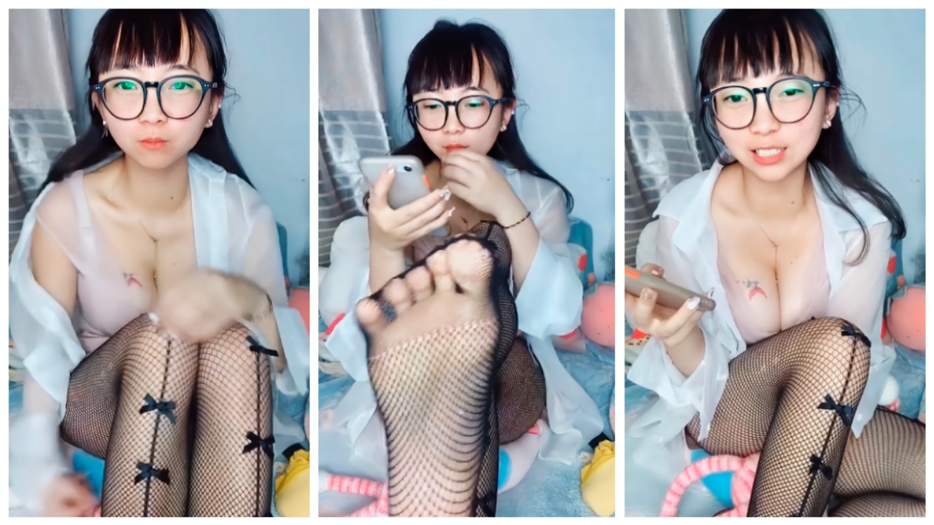 主播美足秀：国产脚上风情万种