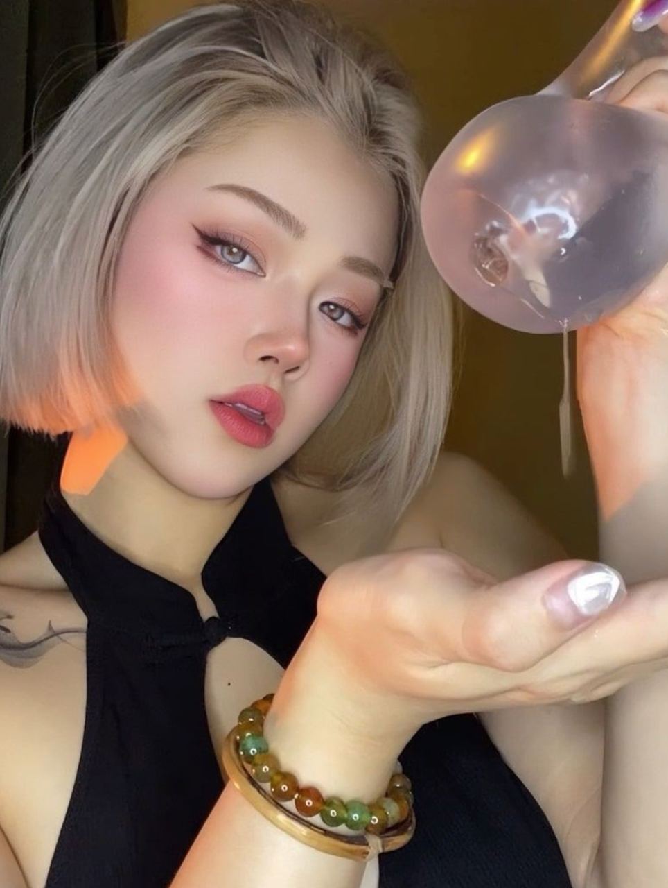 【吃瓜】台湾极品健身网红伊娜，女神完美的容颜与翘臀巨乳
