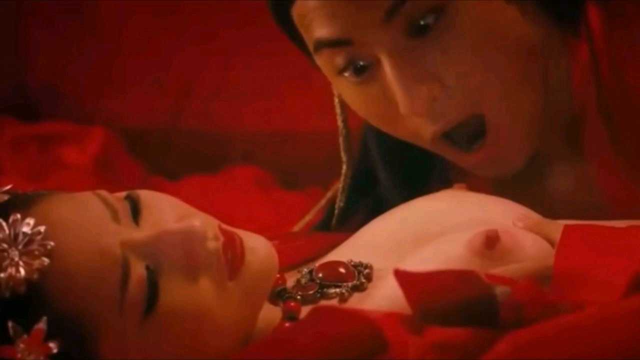 【高清修复】古装郎才女貌洞房花烛夜，男主永远都插不到三下就完事了可惜这么好的美女