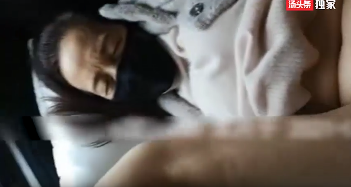 【54岁熟女】车震54岁熟女，逼毛都白了，内射太爽 A片
