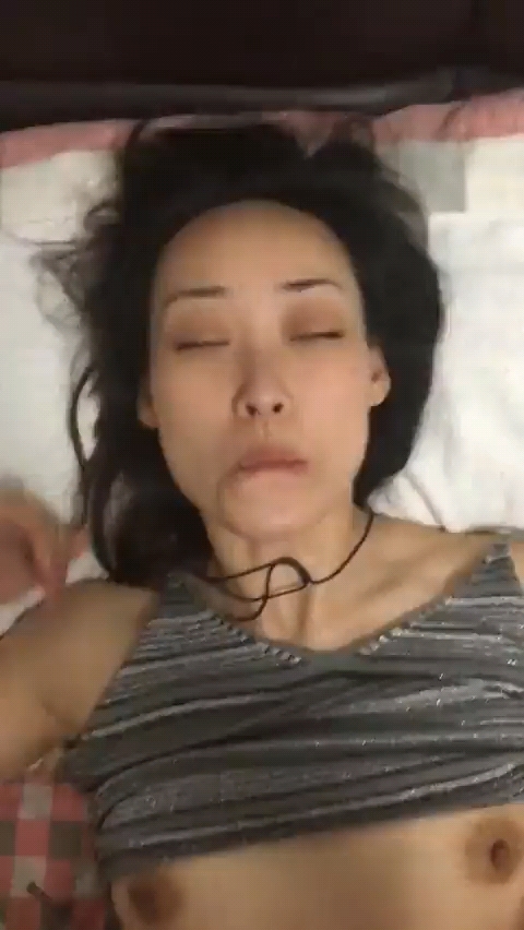 国产熟女第一回出轨。 A片