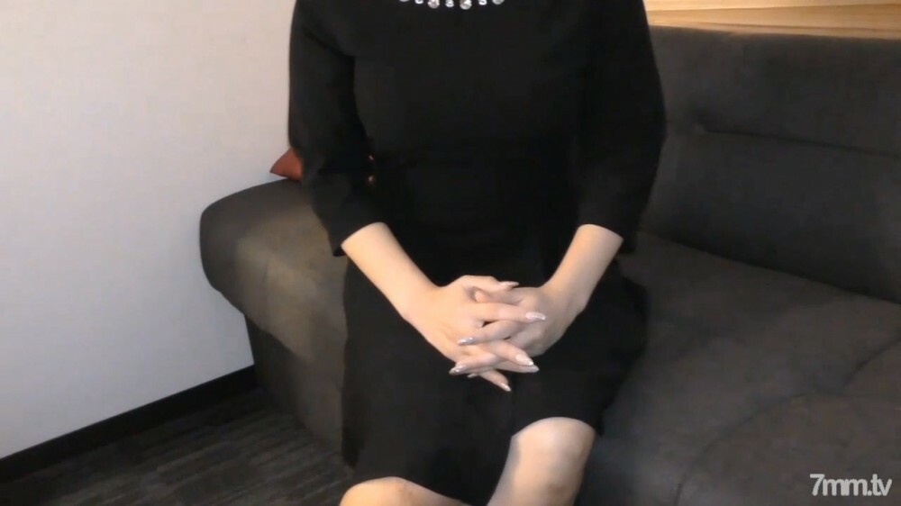 【个人拍摄】与老公分居的大胸成熟女人看来要攒钱离婚了。 日本AV