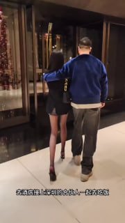 推特极品御姐 LuckyQL777 顶级九头身材 无毛白虎穴，被金主叫上兄弟一起玩弄，小母狗花活不断 A片